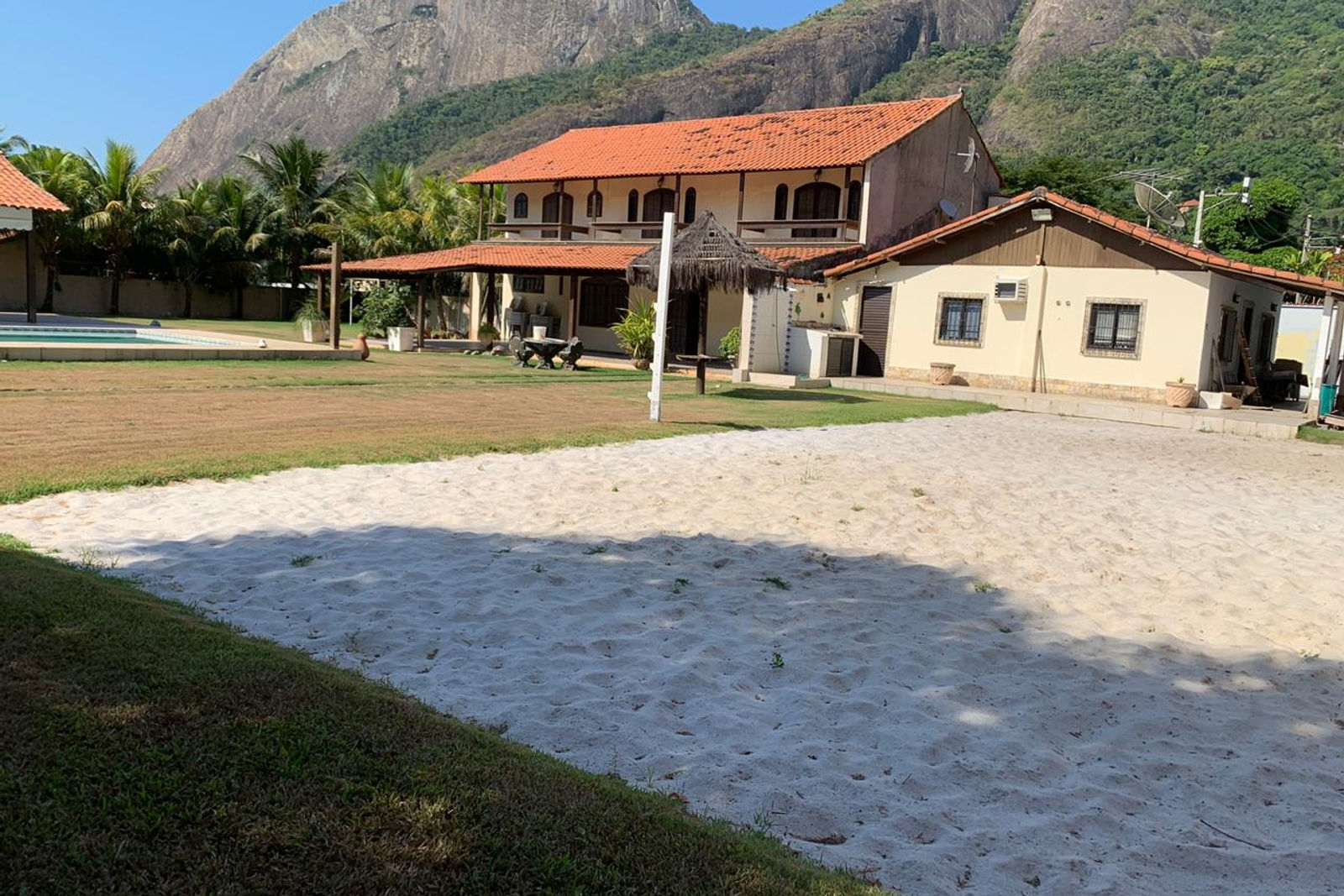 Estrutura da Mansão Niterói 7 — casa de festas em Niterói com piscina e área verde