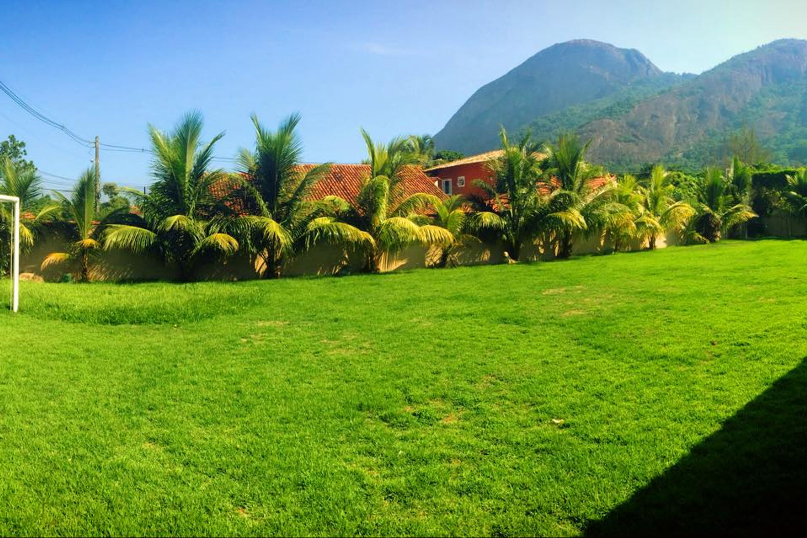Estrutura da Mansão Niterói 2 — casa de festas em Niterói com piscina e área verde