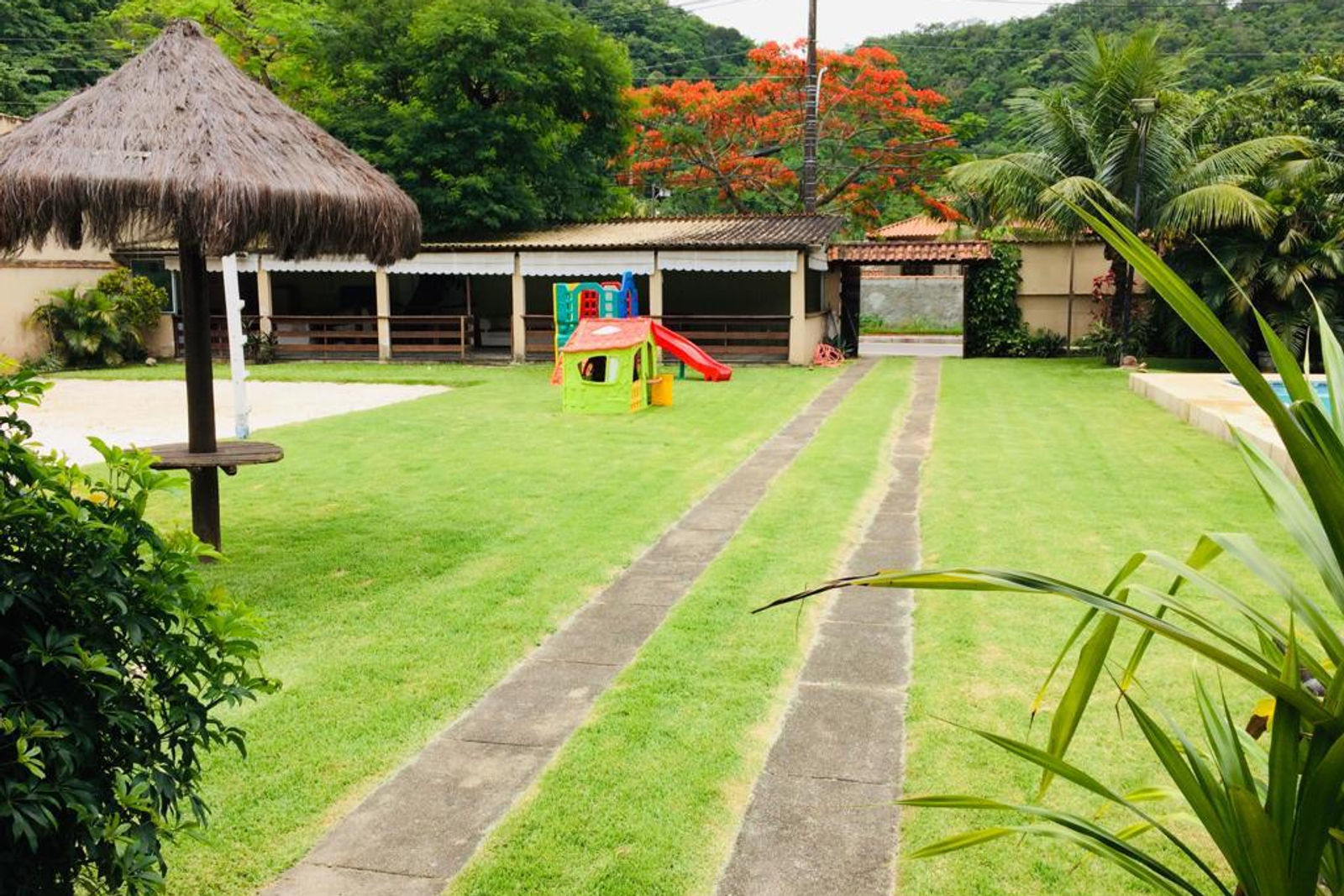 Estrutura da Mansão Niterói 15 — casa de festas em Niterói com piscina e área verde