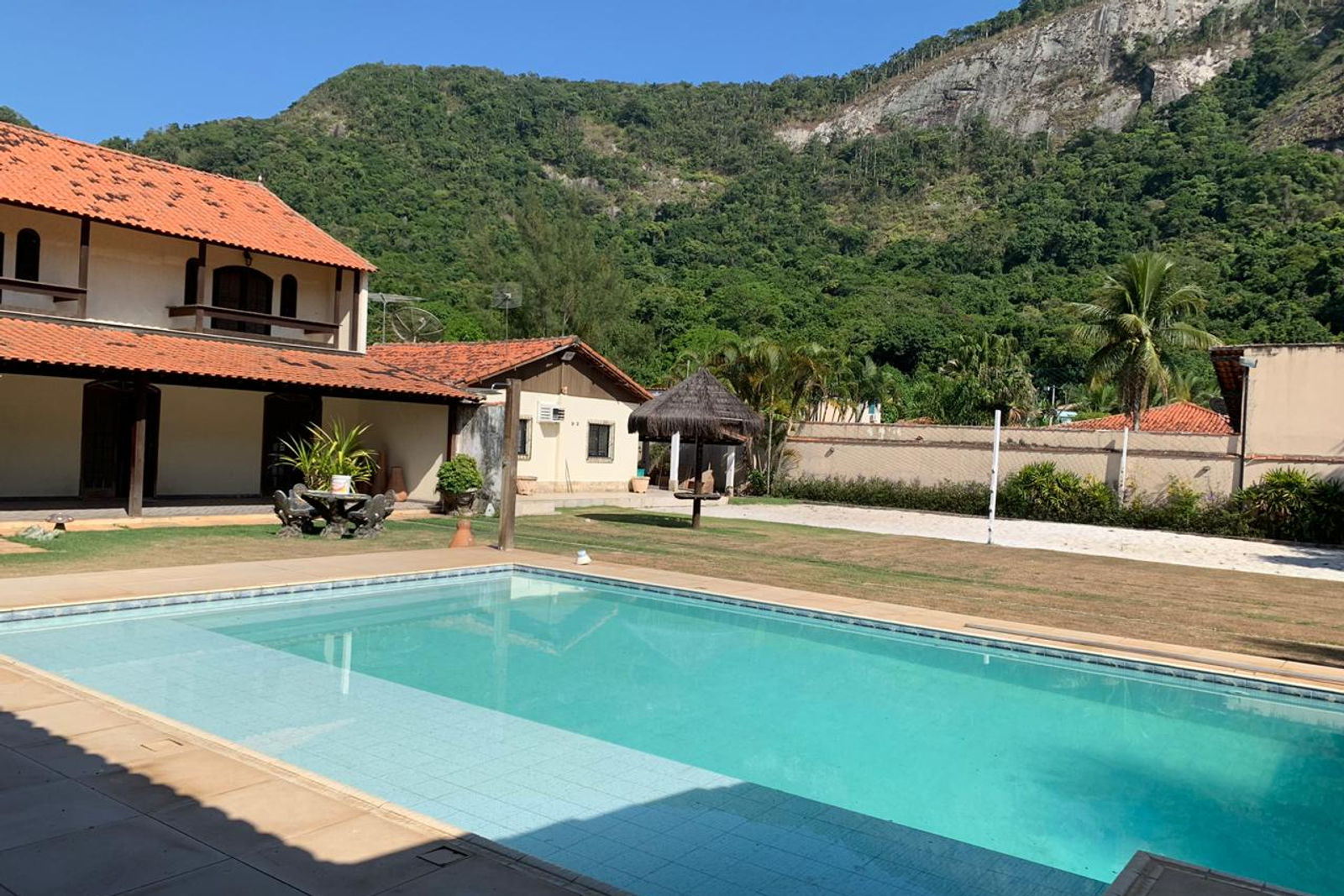 Estrutura da Mansão Niterói 9 — casa de festas em Niterói com piscina e área verde