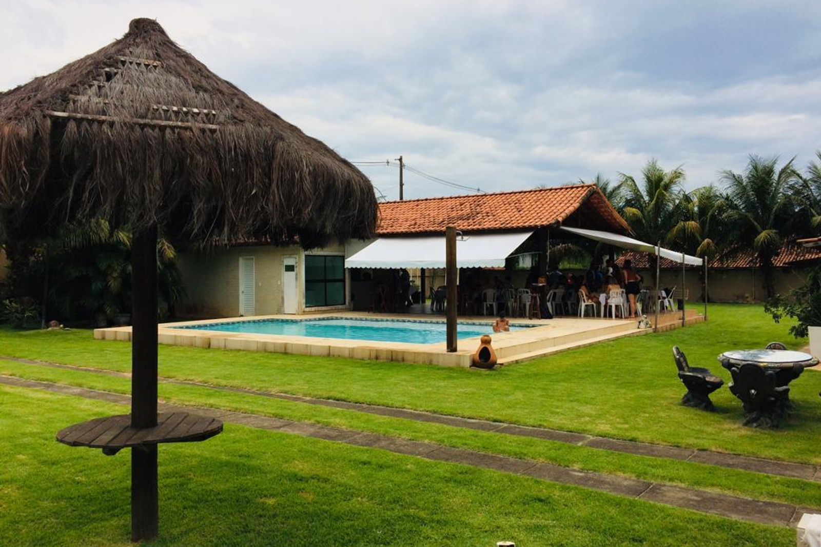 Estrutura da Mansão Niterói 12 — casa de festas em Niterói com piscina e área verde