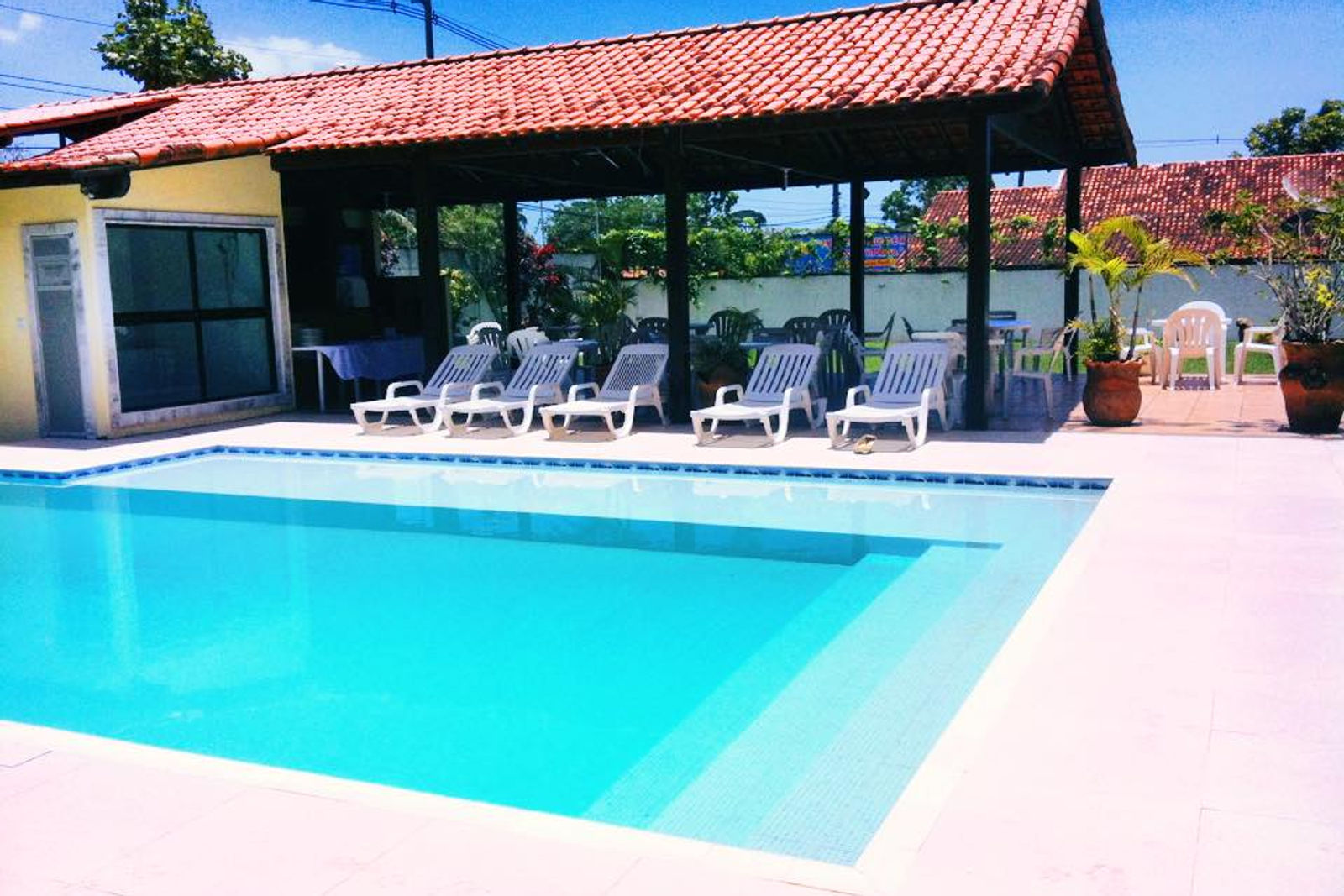 Estrutura da Mansão Niterói 3 — casa de festas em Niterói com piscina e área verde