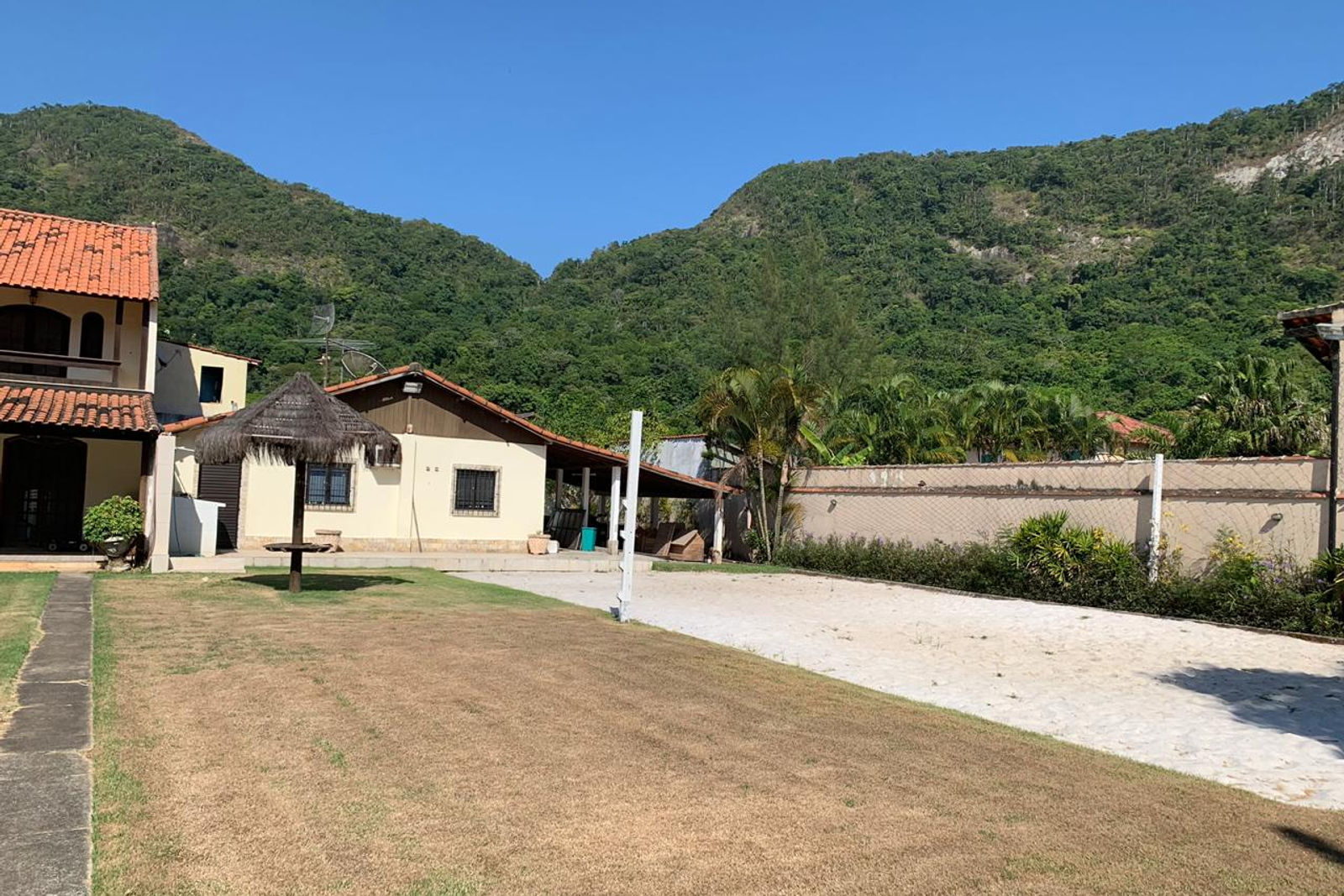 Estrutura da Mansão Niterói 8 — casa de festas em Niterói com piscina e área verde